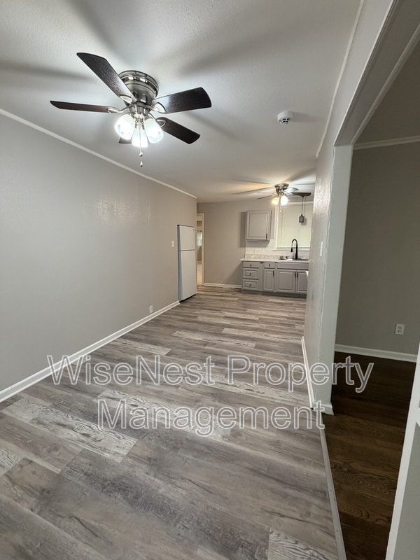Building Photo - 2725 N 47th Terrace