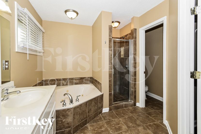 Building Photo - 844 Tropicana Dr E