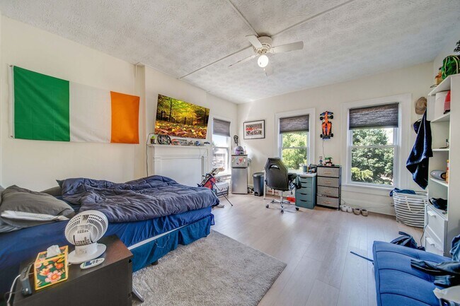 Building Photo - Massive Newly Renovated 11-Bedroom House o...