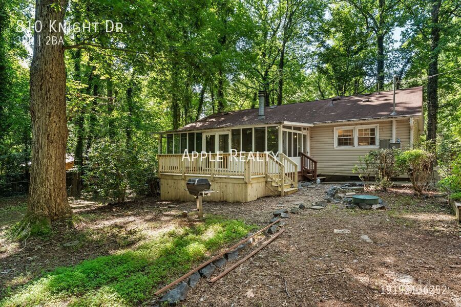 Building Photo - 810 Knight Dr