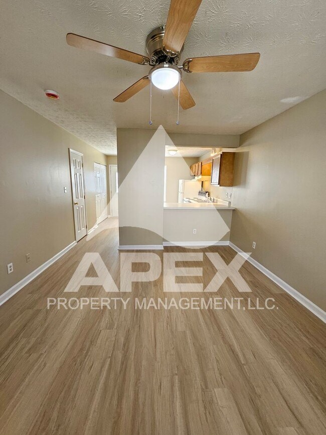 Building Photo - MOVE-IN SPECIAL,NO RENT TIL JUNE 1ST! - Nice 2 Bd | 1.5 Ba Townhouse in West Knox Condo Community!