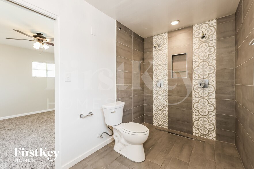 Building Photo - 2025 West Campbell Ave