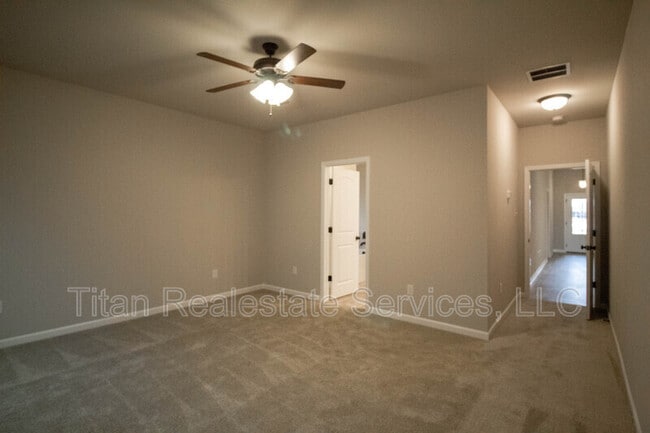 Building Photo - 526 Elwick Dr