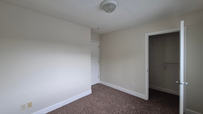 Building Photo - 3 Bedroom 2.5 Bath Town-Home in Gresham ne...