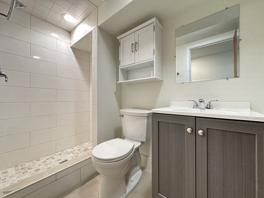 Building Photo - 5804 N Broadway