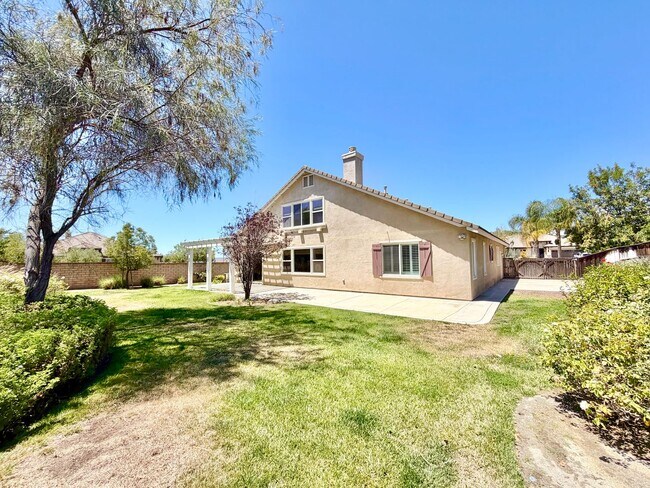 Building Photo - Blackmore Ranch Cul-de-Sac Home w/ Loft, 3-Car Tandem Garage & RV Parking
