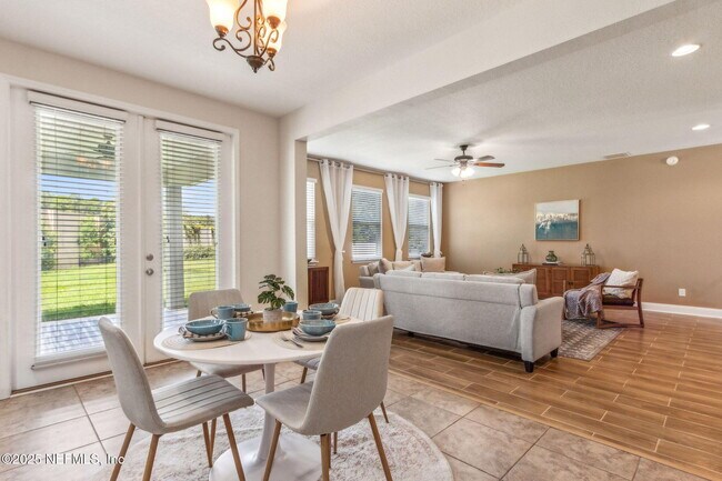 Building Photo - 11470 Glenlaurel Oaks Cir