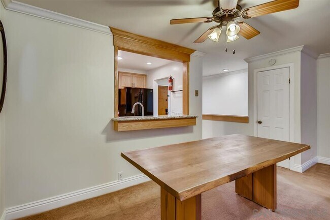 Building Photo - 8860 Villa La Jolla Dr