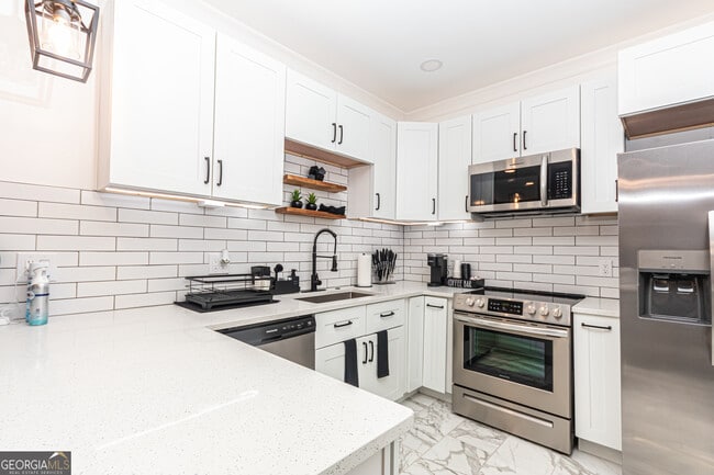 Building Photo - 330 Macon Ave