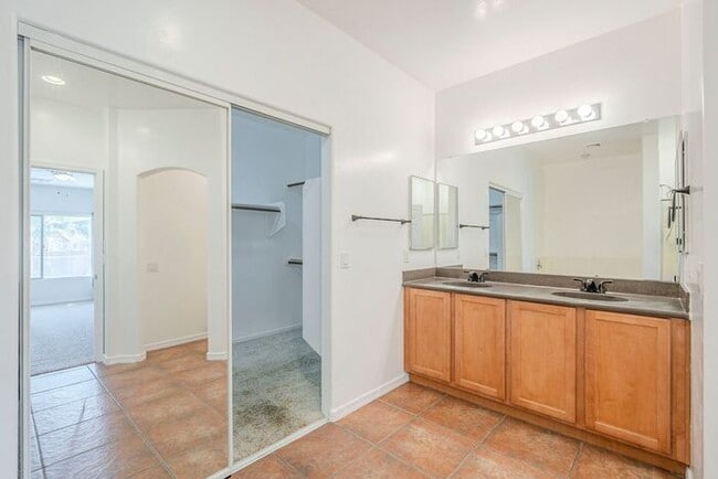 Building Photo - Pending/ Rented - Sahuarita Beauty!