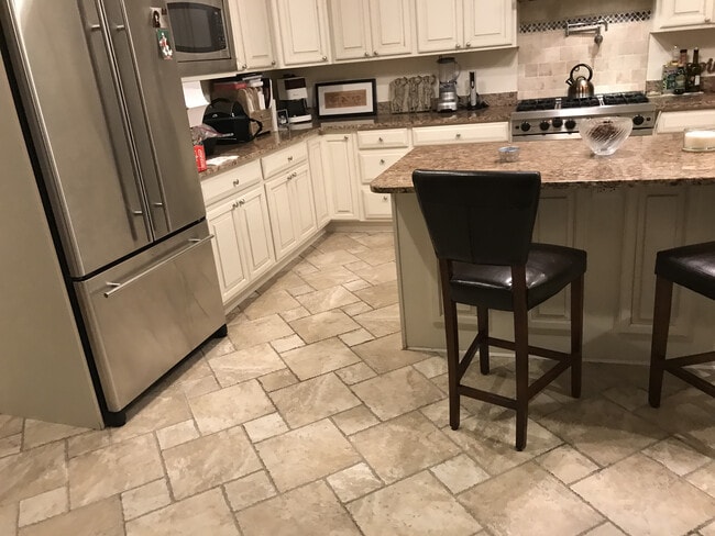 Building Photo - 696 Ridgeway