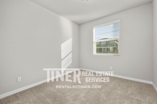 Building Photo - 4224 Roanne Wy