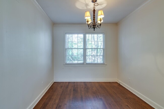 Building Photo - 695 Berry Rd