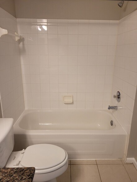 Building Photo - 814 Crest Pines Dr