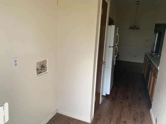 Wahser Dryer hookups - 1506 S Medina St