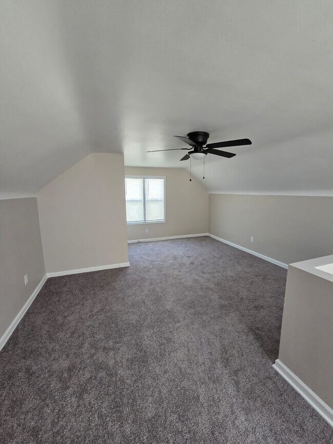 Building Photo - Freshly Renovated 3-Bedroom Home – Quality...