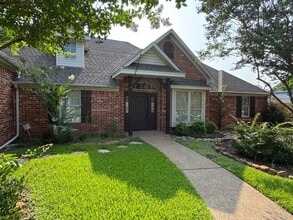 Building Photo - Beautiful Corner Lot Estate