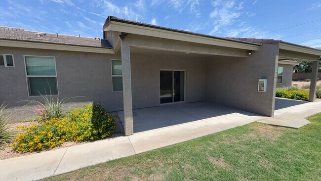 Building Photo - 2350 S Olivewood