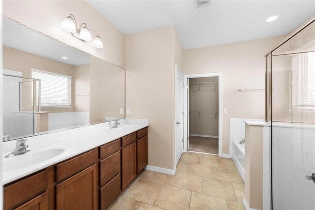 Building Photo - 174 Tracy Cir