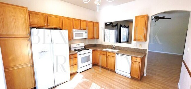 Building Photo - Beautiful 3 bedroom 2 bath plus 2 car garage in Damonte Ranch with New Carpet & Paint