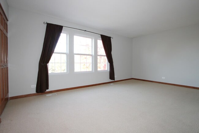 Building Photo - 228 Springbrook Trail S