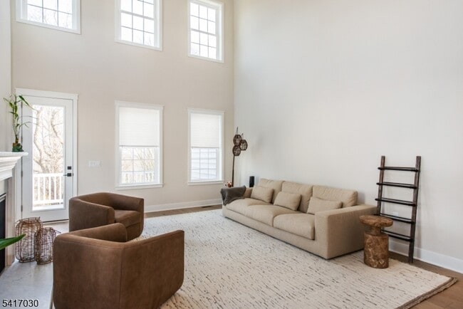 Building Photo - 37 Hillandale Dr