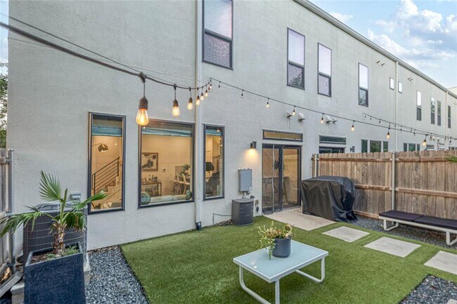 Building Photo - 6409 Berkman Dr
