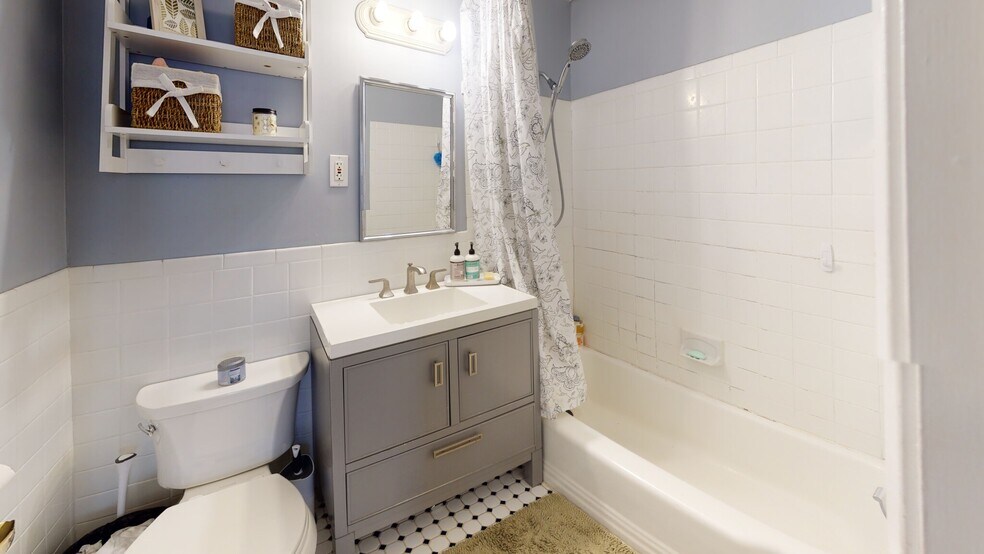 Primary Photo - 511 Beacon St