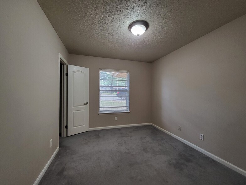 Building Photo - 10 Northhaven Pl