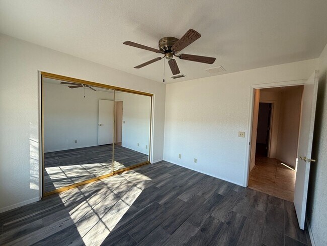 Building Photo - 3167 Daytona Ave