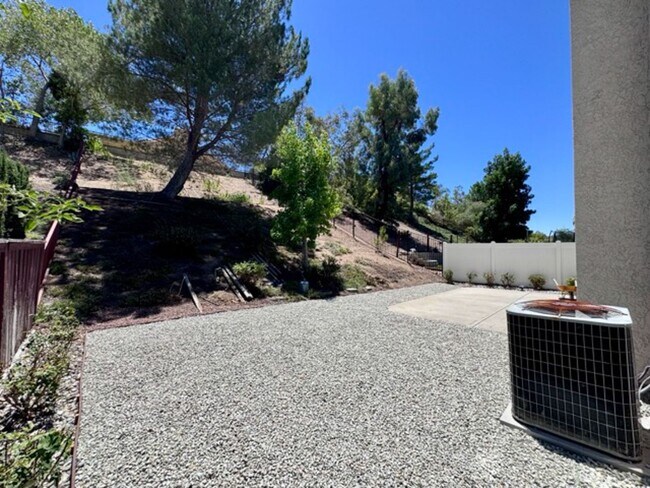 Building Photo - Spacious 3 Bedroom Home with High Ceilings...