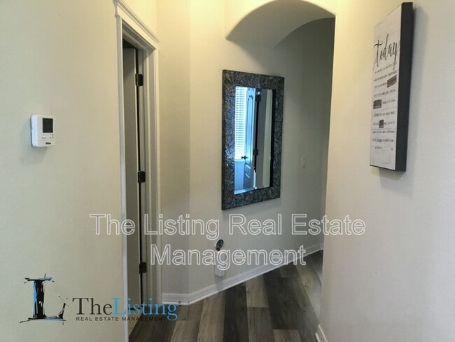 Building Photo - 7411 Surrey Wood Ln