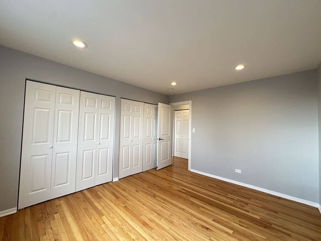 Building Photo - 6954 N Sheridan Rd