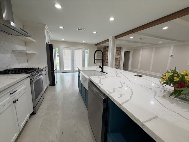 Building Photo - 2 Bayleaf Ln