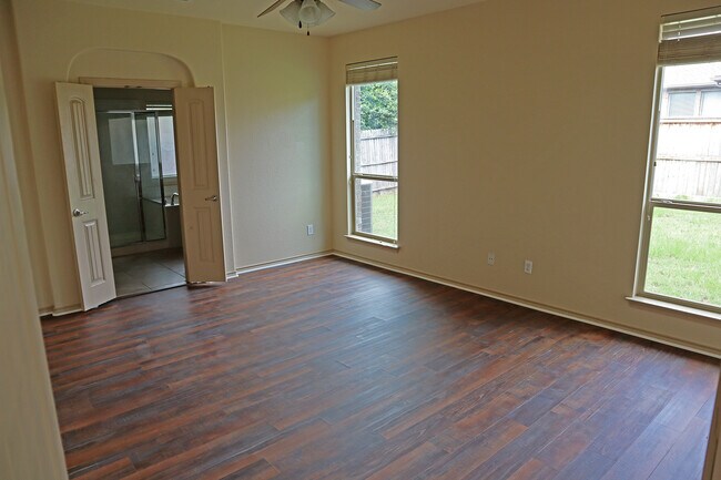 Building Photo - 2245 Laurel Forest Dr