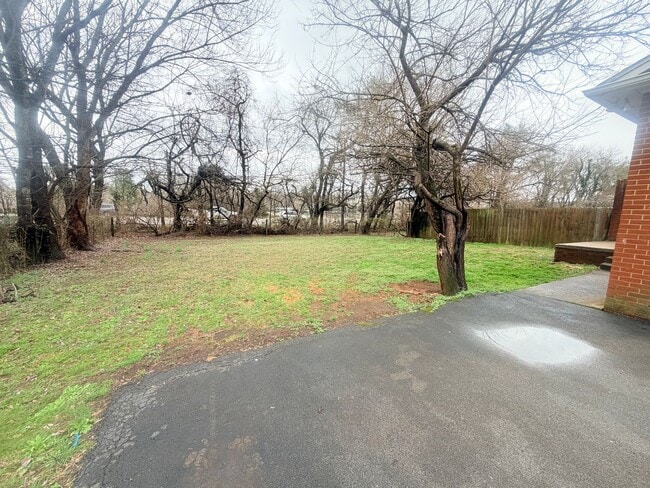 Building Photo - Charming Updated Duplex in Farragut