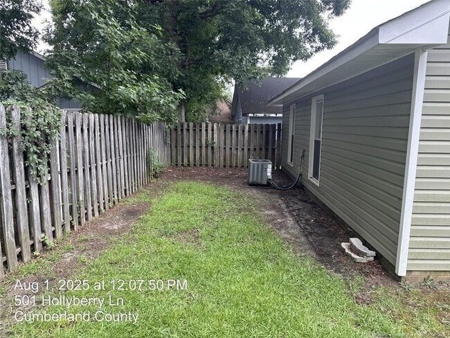Building Photo - 501 Hollyberry Ln