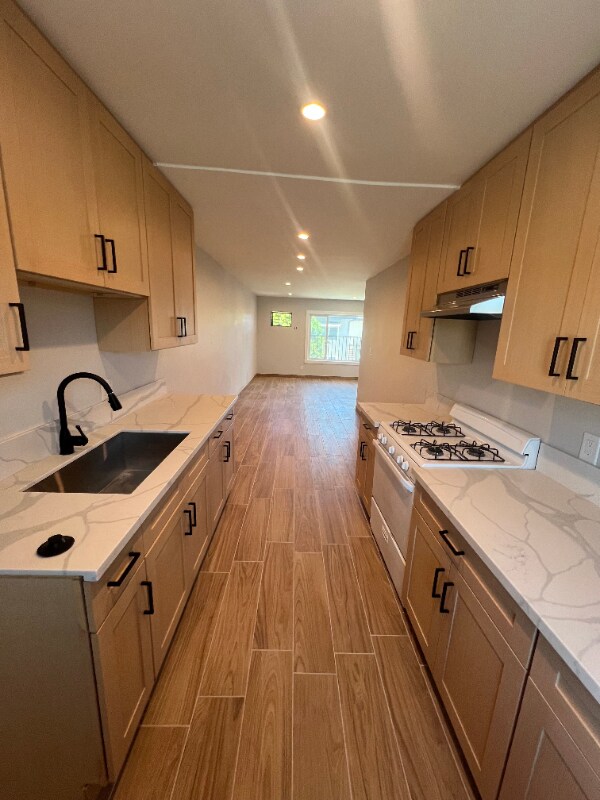 Building Photo - 7237 Variel Ave