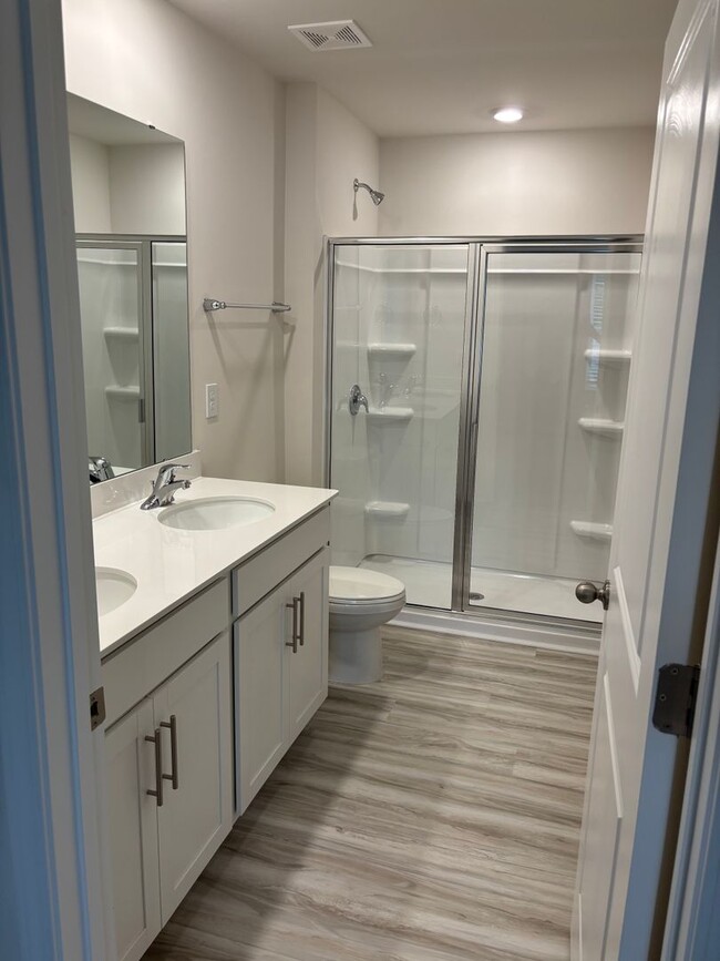 Building Photo - Brand New End-Unit Townhome in Charlotte!