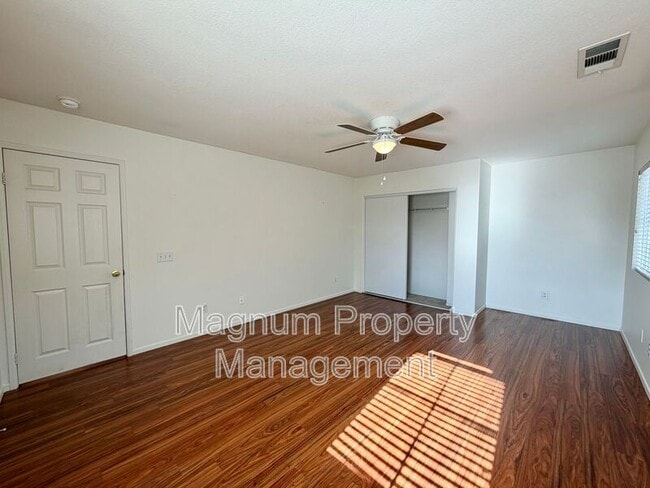 Building Photo - 23664 Groveland Pl