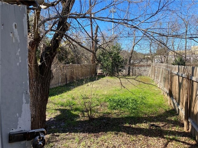 Building Photo - 1035 Haynes St