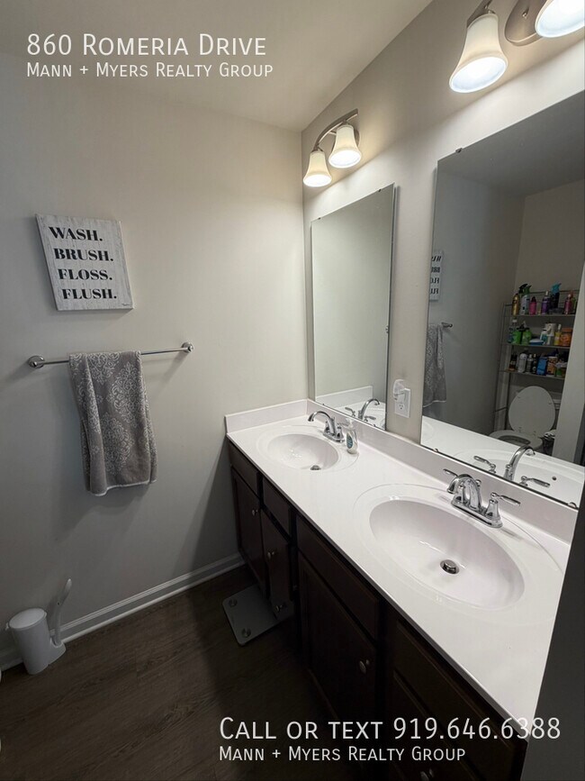 Building Photo - 860 Romeria Dr