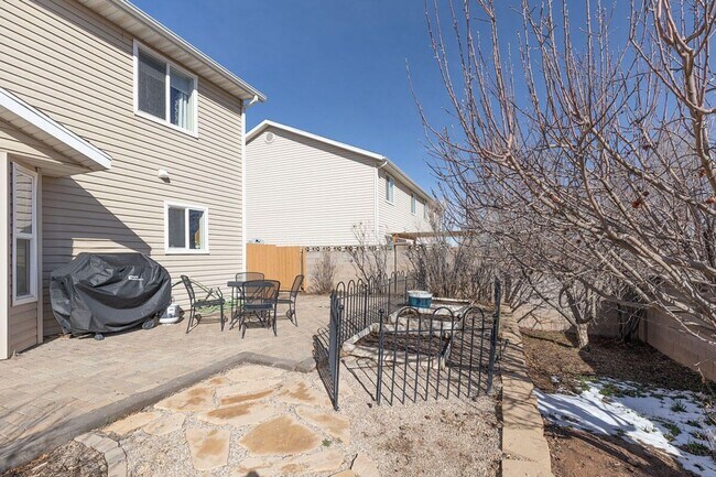 Building Photo - Scenic Gemini Meadows Townhome with Open Views & Modern Comfort