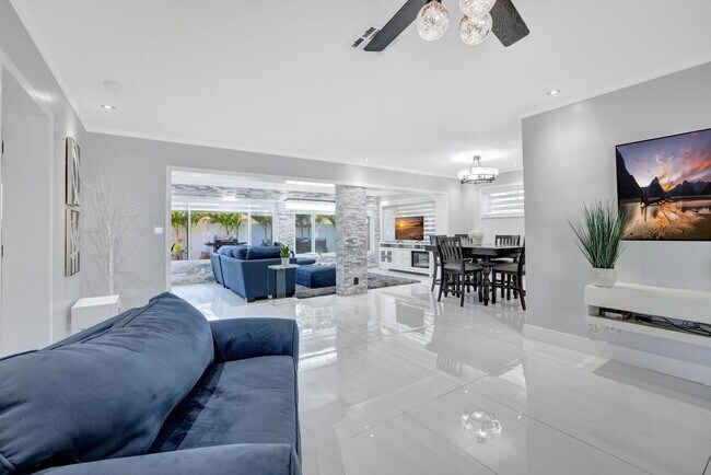 Building Photo - 2260 NE 62nd St