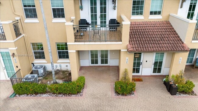 Building Photo - 1048 SW 147th Ave
