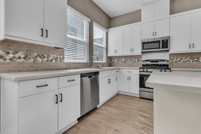 Building Photo - 945 E Mason Ln