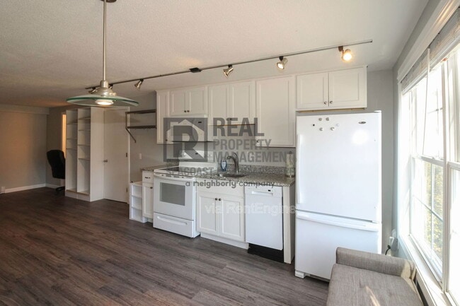 Building Photo - 93 Henry Law Ave