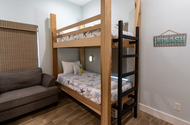 Building Photo - 16511 John Davis Rd