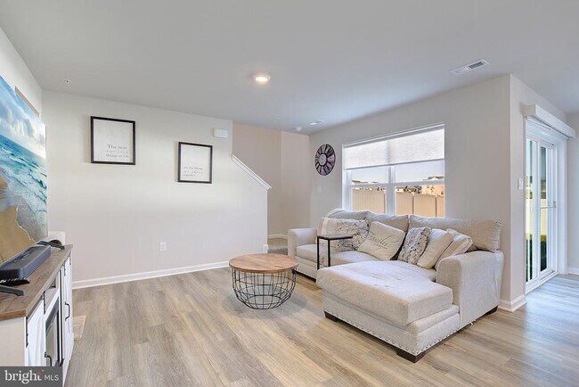 Building Photo - 134 Charming Frst Ave