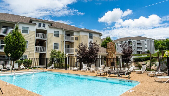 Building Photo - 2402 Clubhouse Ct